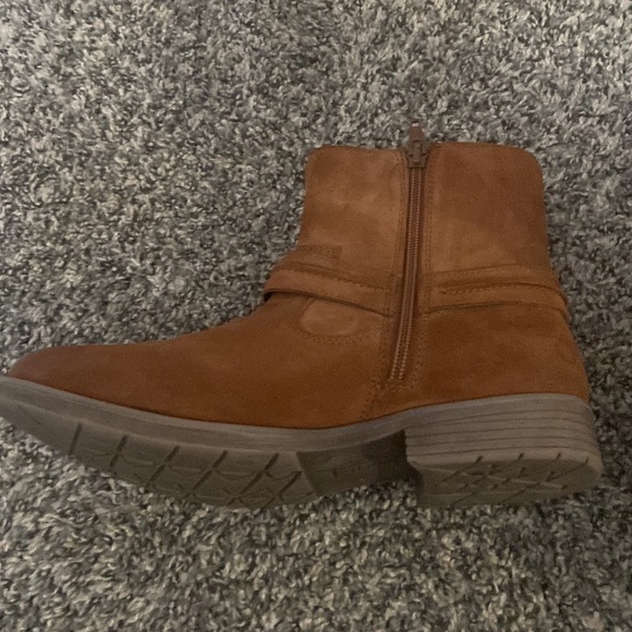 Earth Suede Boots - Picture 3 of 6